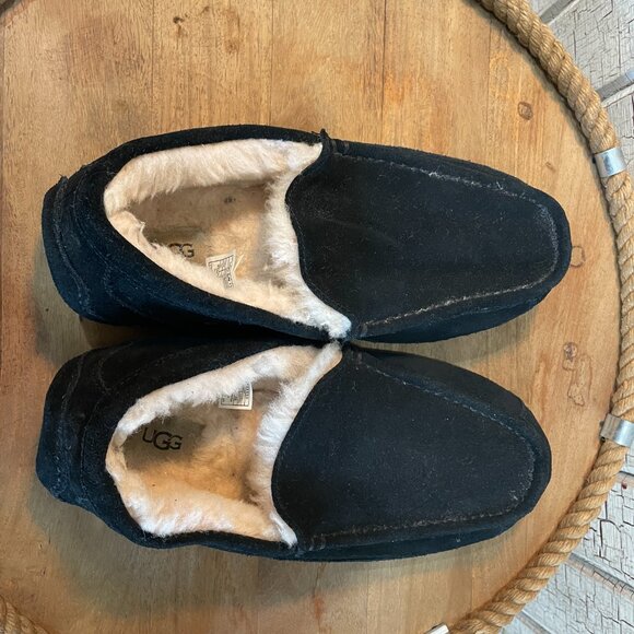UGG Men's Ascot Sheepskin Slippers Black Suede 10 - Picture 2 of 6
